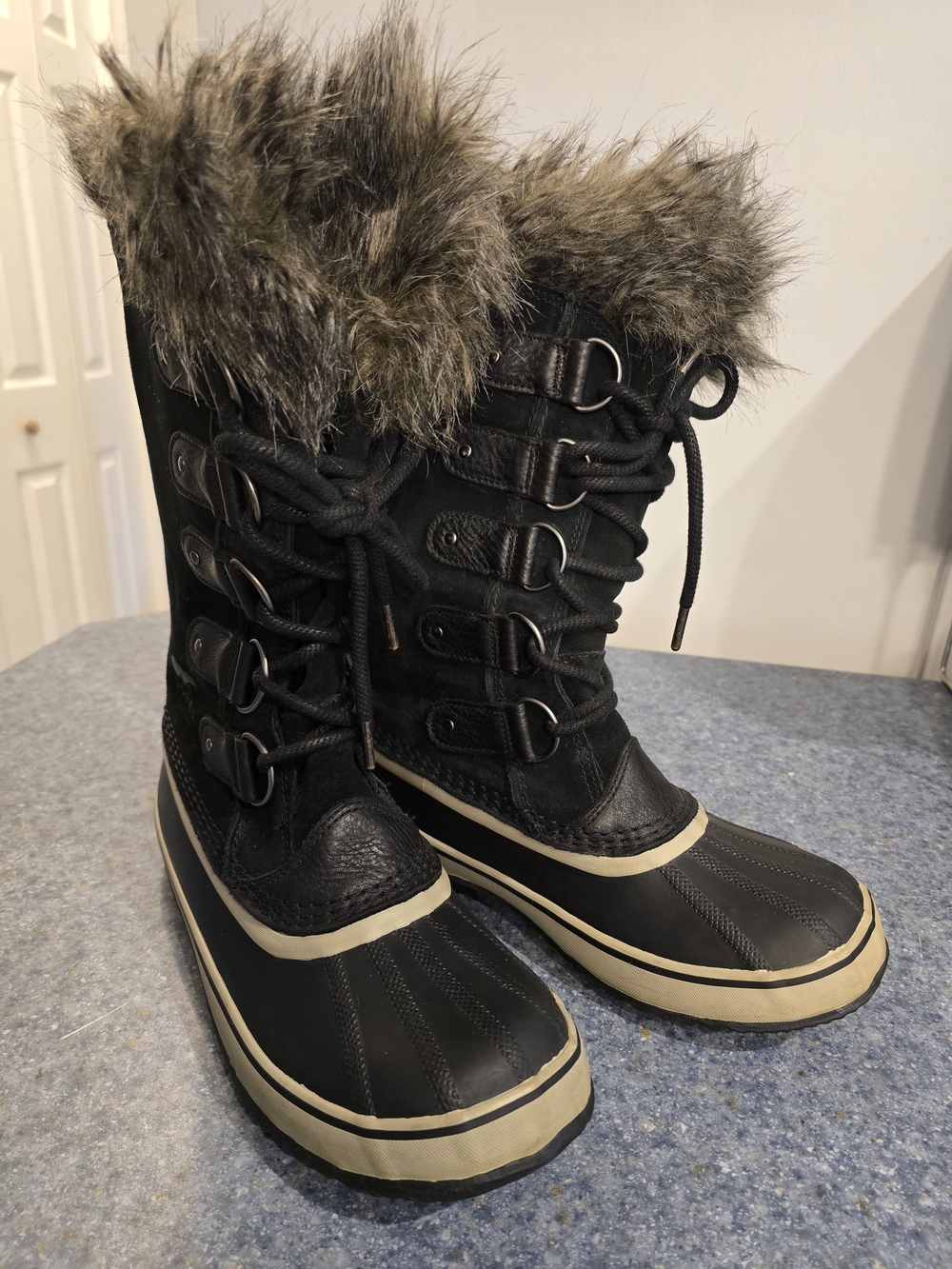 Sorel Black Winter Lace-Up Fur-Trim Boots